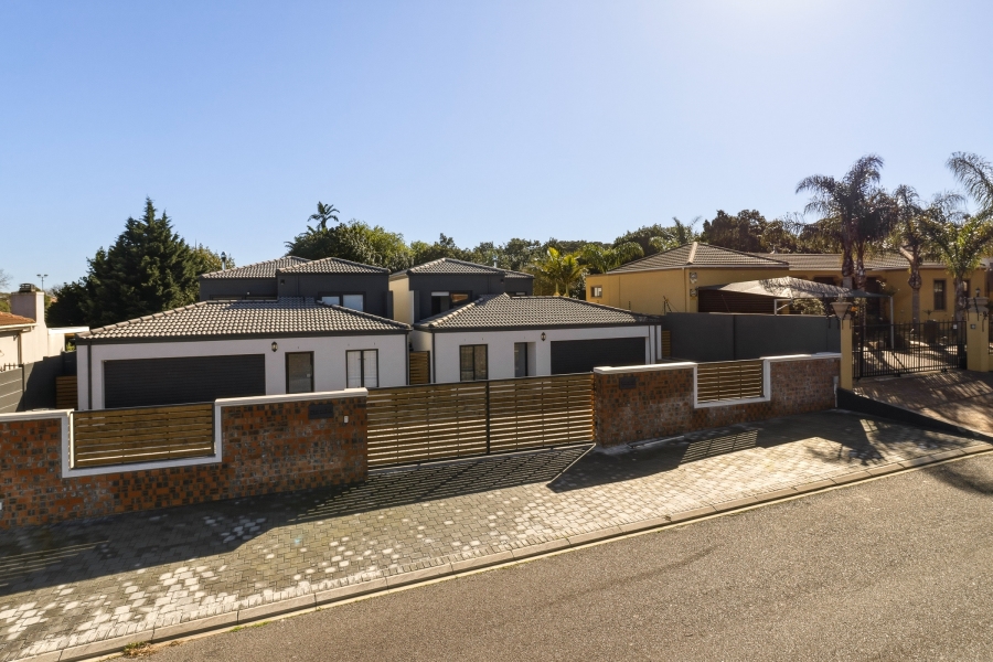 4 Bedroom Property for Sale in Somerset Ridge Western Cape